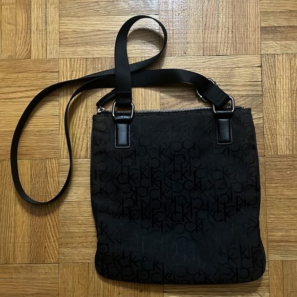Black Calvin Klein purse - Picture 4 of 4